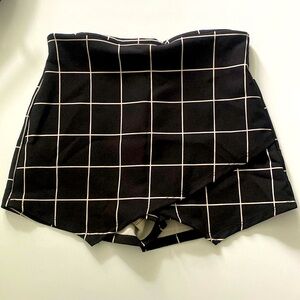 Gab & Kate Checkered Envelope Skort, S